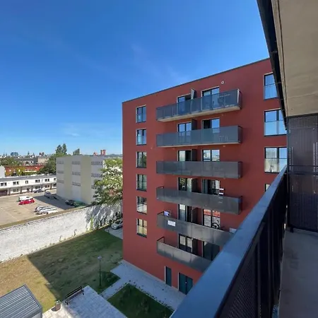 Halo Check In 24h Privat Parking Apartament *