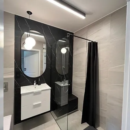 Halo Check In 24h Privat Parking *